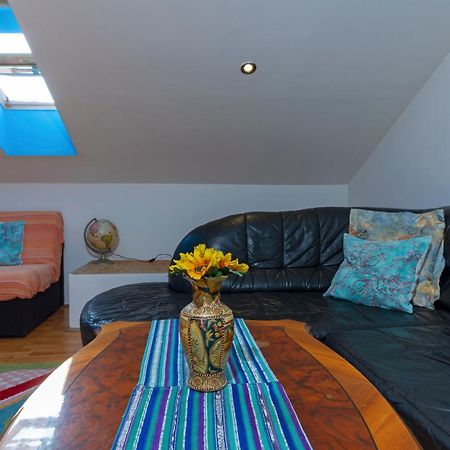Amu Apartment Пула Екстериор снимка