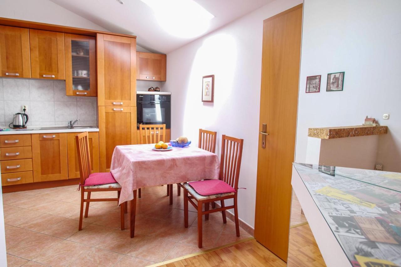 Amu Apartment Пула Екстериор снимка